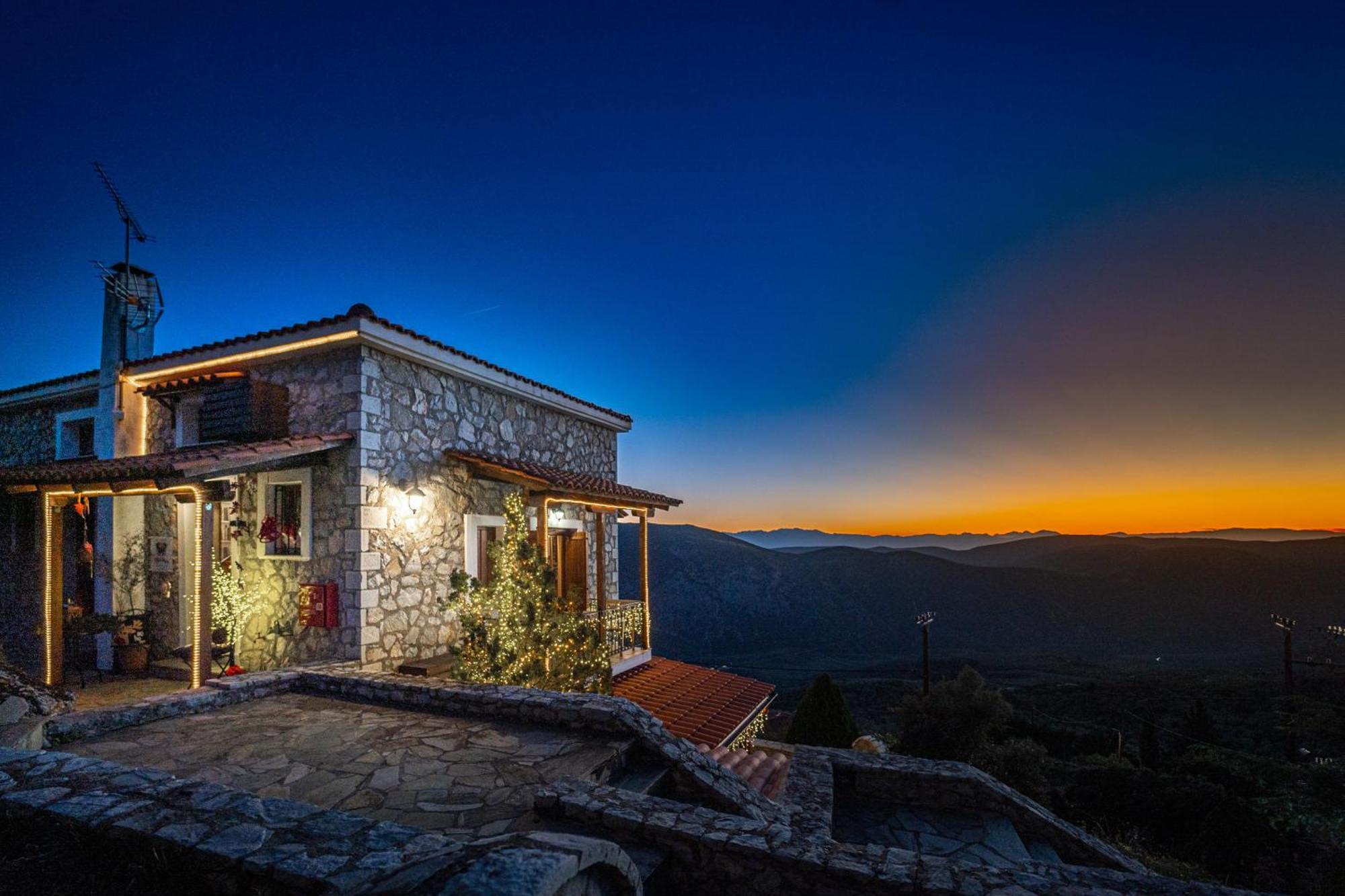 Rock Dandy Deluxe Chalet In Arachova - Delphi, Sauna, Prv Parking, Amazing View Экстерьер фото