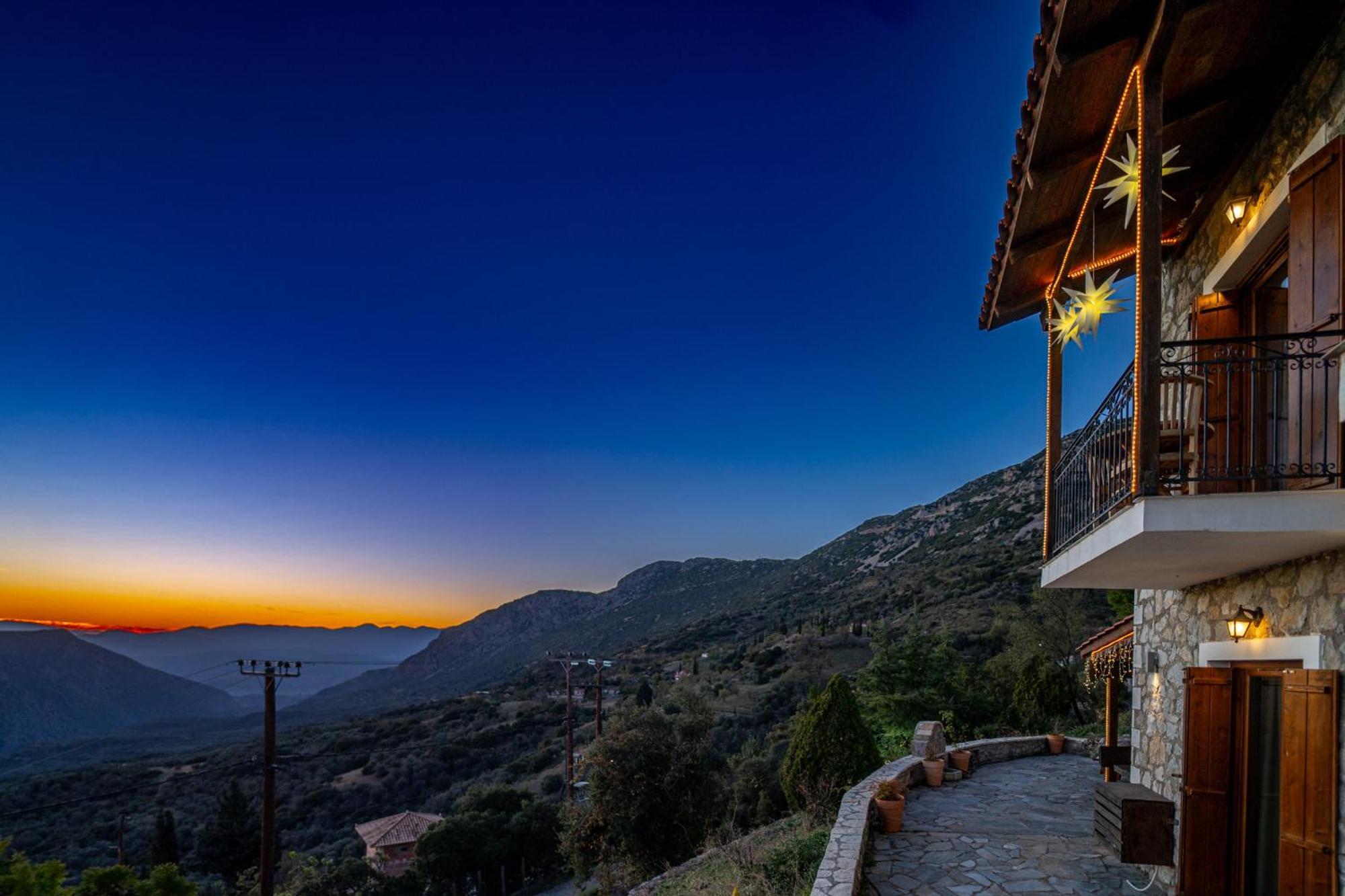 Rock Dandy Deluxe Chalet In Arachova - Delphi, Sauna, Prv Parking, Amazing View Экстерьер фото