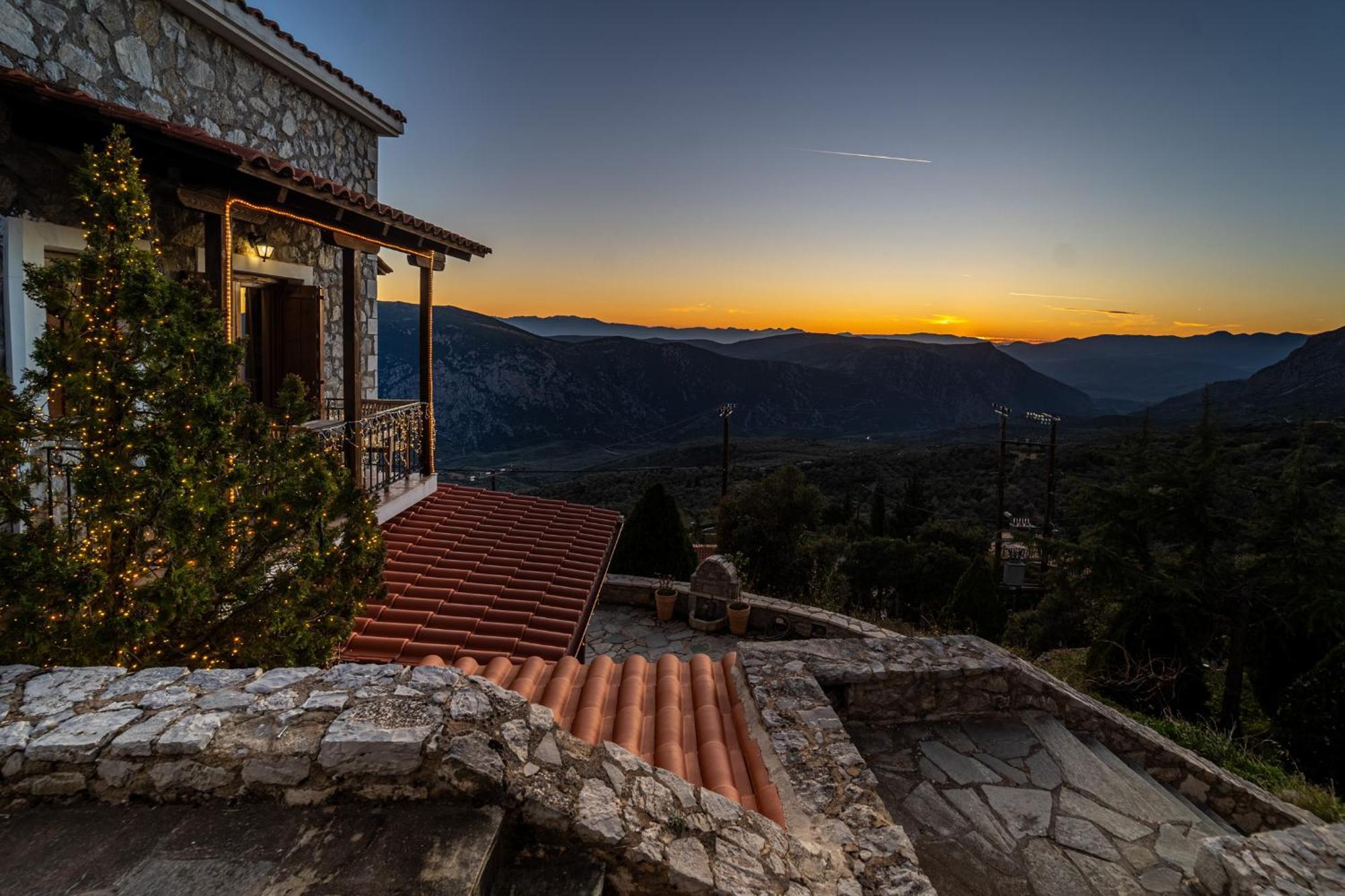 Rock Dandy Deluxe Chalet In Arachova - Delphi, Sauna, Prv Parking, Amazing View Экстерьер фото